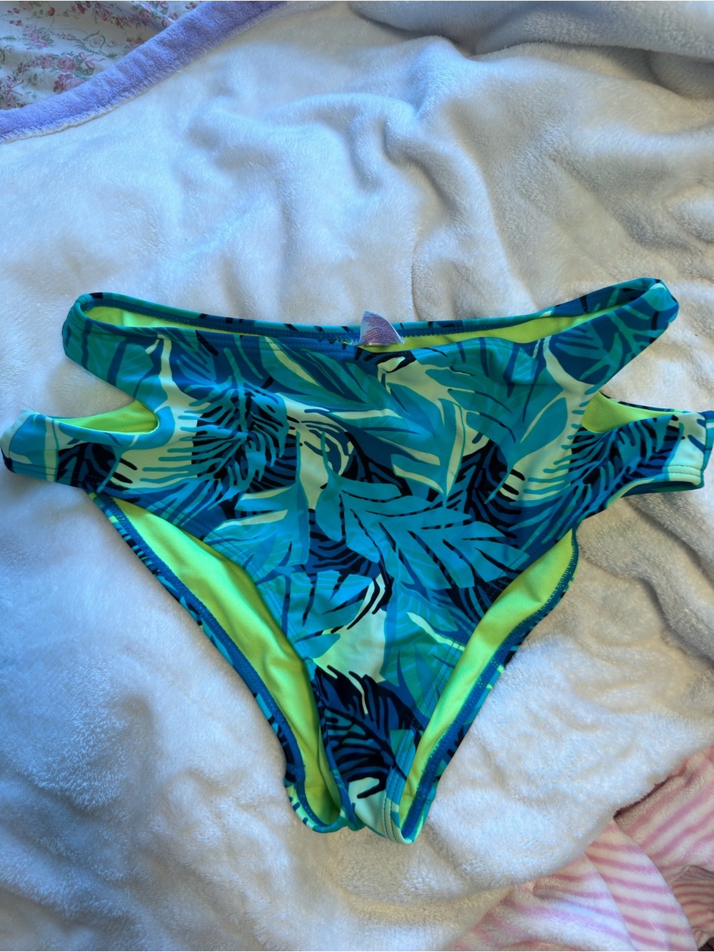 Bikini bundle - Picture 14 of 16